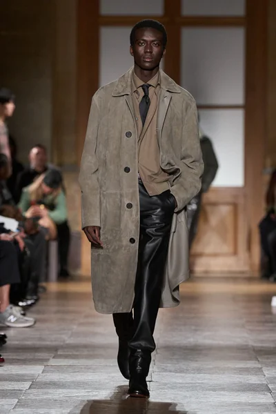 Look 13